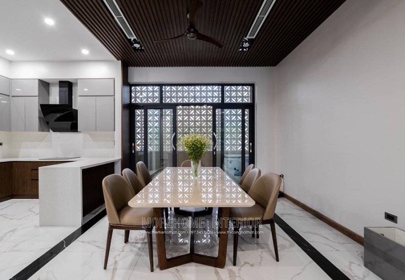 Mẫu bàn ăn đơn giản, không quá cầu kỳ về kiểu dáng vẫn đảm bảo công năng sử dụng Mẫu bàn ăn hiện đại cho chung cư